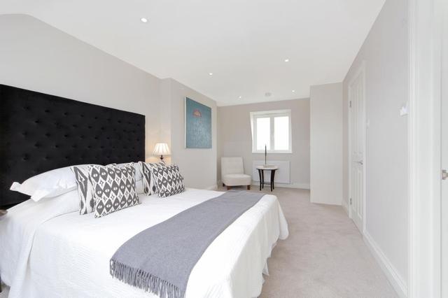  Image of 2 bedroom Maisonette for sale in New Kings Road London SW6 at New Kings Road  London, SW6 4LU