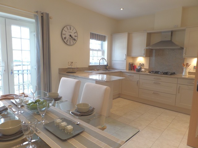  Image of 4 bedroom Detached house to rent in New Park Road Chichester PO19 at Chichester, PO19 7YF