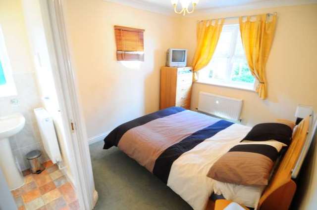  Image of 2 bedroom Apartment to rent in Newbury Road Crawley RH10 at Sandown Court, Newbury Road Worth Crawley, RH10 7SN
