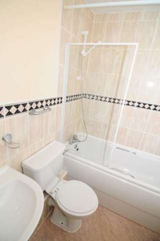  Image of 2 bedroom Apartment to rent in Newbury Road Crawley RH10 at Sandown Court, Newbury Road Worth Crawley, RH10 7SN