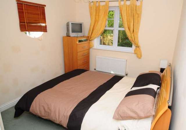  Image of 2 bedroom Apartment to rent in Newbury Road Crawley RH10 at Sandown Court, Newbury Road Worth Crawley, RH10 7SN