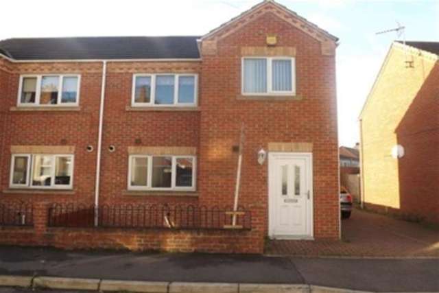  Image of 3 bedroom Detached house to rent in Newcastle Street Huthwaite Sutton-in-Ashfield NG17 at Sutton-in-Ashfield, NG17 2LT
