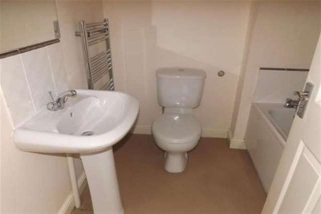  Image of 3 bedroom Detached house to rent in Newcastle Street Huthwaite Sutton-in-Ashfield NG17 at Sutton-in-Ashfield, NG17 2LT