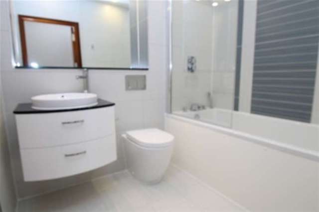  Image of 2 bedroom Flat to rent in St. James