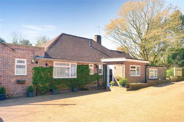  Image of 2 bedroom Bungalow for sale in Newick Hill Newick Lewes BN8 at Newick Lewes Lewes, BN8 4QR