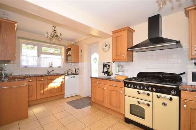  Image of 2 bedroom Bungalow for sale in Newick Hill Newick Lewes BN8 at Newick Lewes Lewes, BN8 4QR