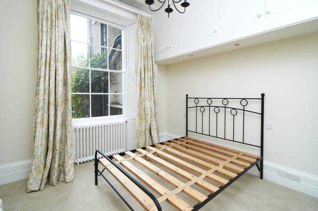  Image of 1 bedroom Ground Flat to rent in Norland Square London W11 at Norland Square  Holland Park, W11 4PZ