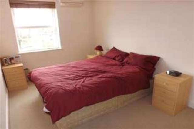  Image of 2 bedroom Flat to rent in Chopin Mews Mazurek Way Swindon SN25 at Swindon, SN25 1TS