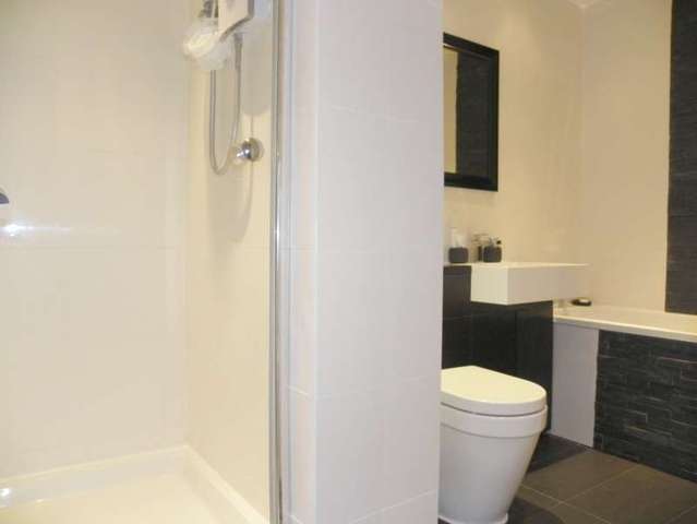  Image of 2 bedroom Flat to rent in Northfield Close Henley-on-Thames RG9 at Northfield End  Henley-On-Thames, RG9 2LH