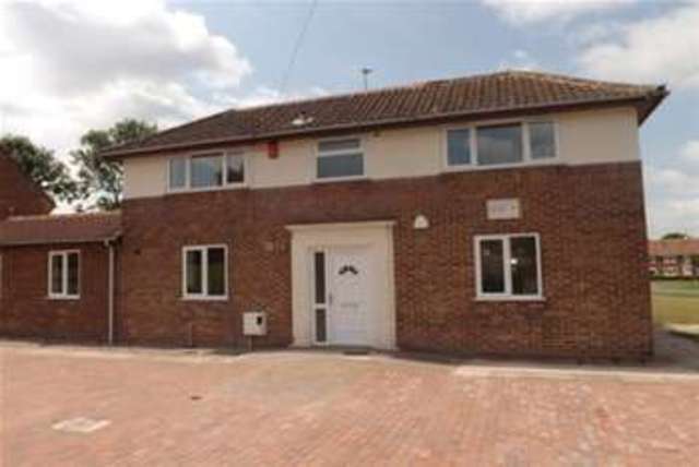  Image of 2 bedroom Flat to rent in Northwood Park Road Bushbury Wolverhampton WV10 at Wolverhampton, WV10 8EX