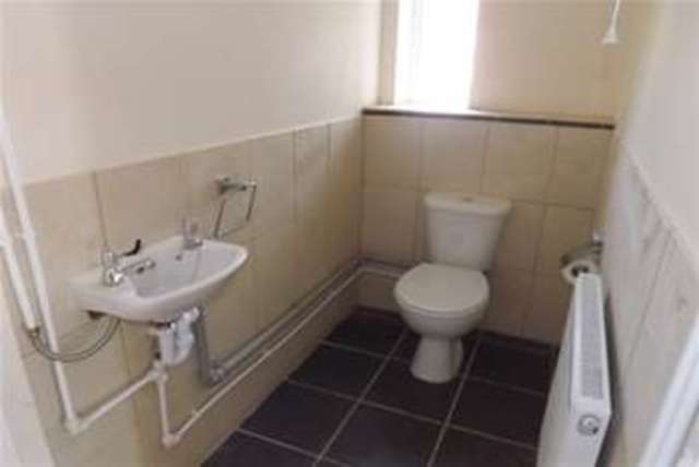  Image of 2 bedroom Flat to rent in Northwood Park Road Bushbury Wolverhampton WV10 at Wolverhampton, WV10 8EX