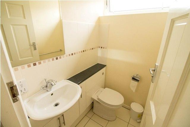  Image of 1 bedroom Semi-Detached house to rent in Nuthall Road Nottingham NG8 at Bobbersmill  Nottingham, NG8 5BG