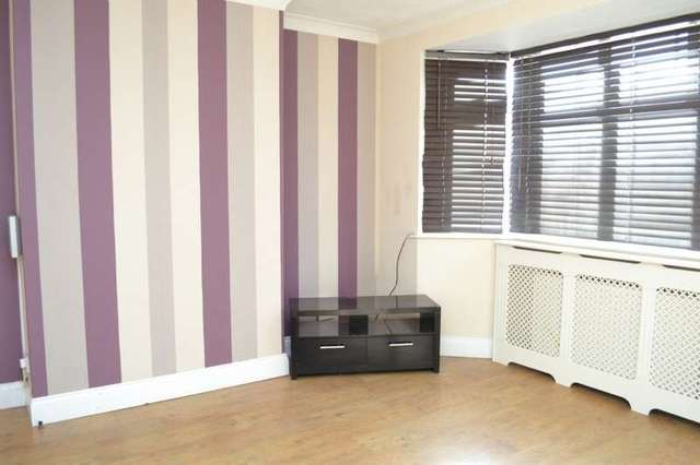  Image of 3 bedroom End of Terrace to rent in Oak Road Harold Wood Romford RM3 at Romford, RM3 0PH