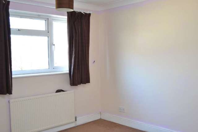  Image of 3 bedroom End of Terrace to rent in Oak Road Harold Wood Romford RM3 at Romford, RM3 0PH