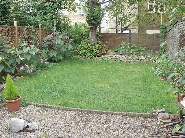  Image of 2 bedroom Flat to rent in Oakhurst Grove London SE22 at East Dulwich, SE22 9AH