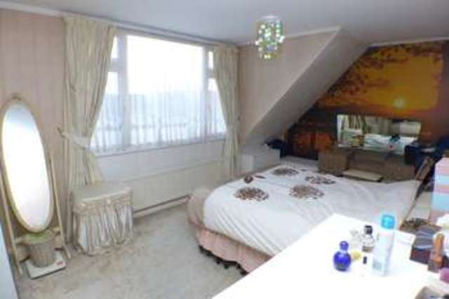  Image of 3 bedroom Semi-Detached house for sale in Oakley Park Bexley DA5 at Oakley Park  Bexley, DA5 3EG