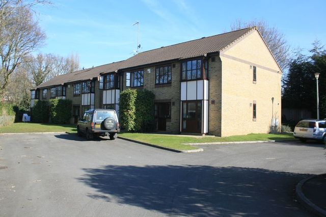  Image of 1 bedroom Flat to rent in Buffers Lane Leatherhead KT22 at Buffers Lane  Leatherhead, KT22 7XG
