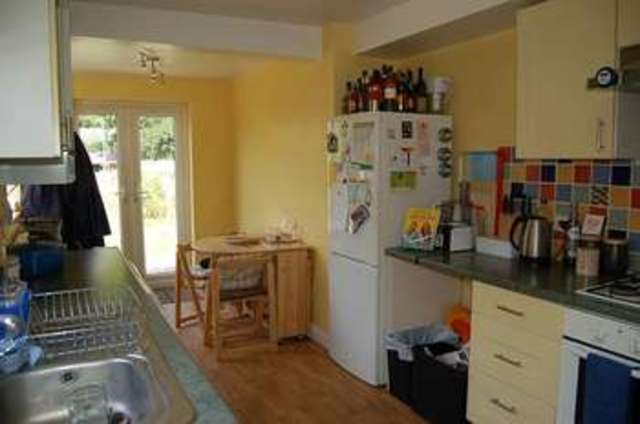  Image of 3 bedroom Semi-Detached house to rent in St. Margarets Road Eastleigh SO50 at Old Bishopstoke  Eastleigh, SO50 6DH