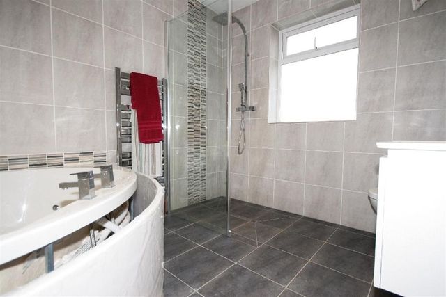  Image of 4 bedroom Property for sale in Old Fort Road Shoreham-by-Sea BN43 at Old Fort Road Shoreham By Sea Shoreham By Sea, BN43 5HR