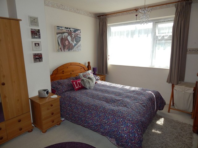  Image of 3 bedroom End of Terrace for sale in Old Manor Way Drayton Portsmouth PO6 at Old Manor Way Drayton Portsmouth, PO6 2NL