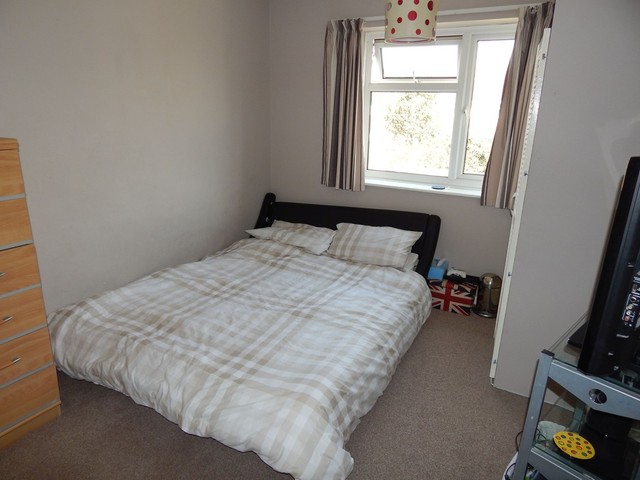  Image of 3 bedroom End of Terrace for sale in Old Manor Way Drayton Portsmouth PO6 at Old Manor Way Drayton Portsmouth, PO6 2NL