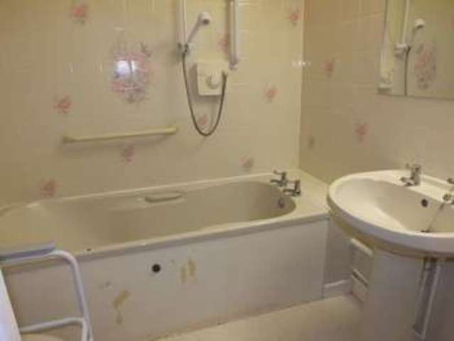  Image of 1 bedroom Flat for sale in Grovelands Avenue Swindon SN1 at Grovelands Avenue Old Town Swindon, SN1 4EH