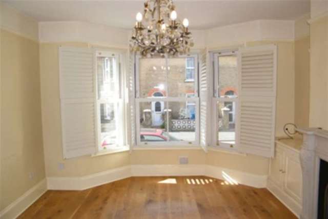  Image of 2 bedroom Detached house to rent in Osborne Road East Cowes PO32 at East Cowes, PO32 6RX