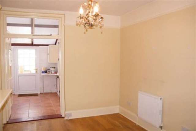  Image of 2 bedroom Detached house to rent in Osborne Road East Cowes PO32 at East Cowes, PO32 6RX