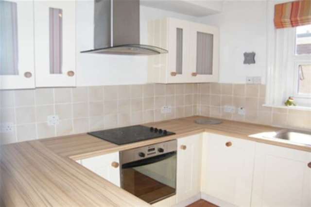  Image of 2 bedroom Detached house to rent in Osborne Road East Cowes PO32 at East Cowes, PO32 6RX