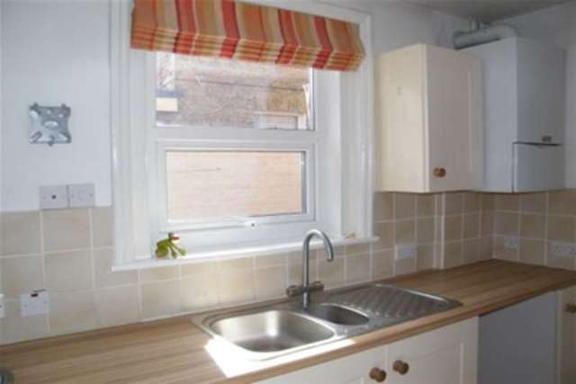  Image of 2 bedroom Detached house to rent in Osborne Road East Cowes PO32 at East Cowes, PO32 6RX