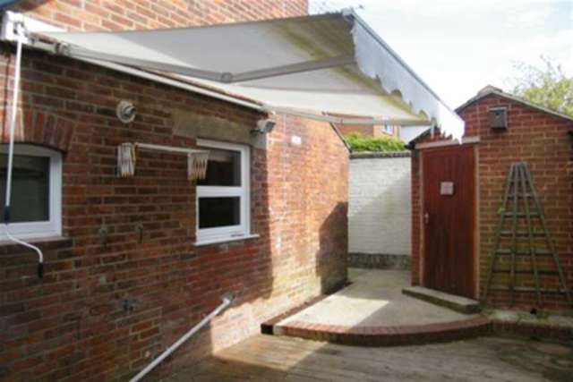  Image of 2 bedroom Detached house to rent in Osborne Road East Cowes PO32 at East Cowes, PO32 6RX