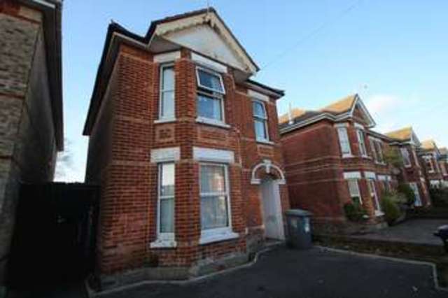  Image of 6 bedroom Detached house to rent in Osborne Road Winton Bournemouth BH9 at Osborne Road  Bournemouth, BH9 2JL