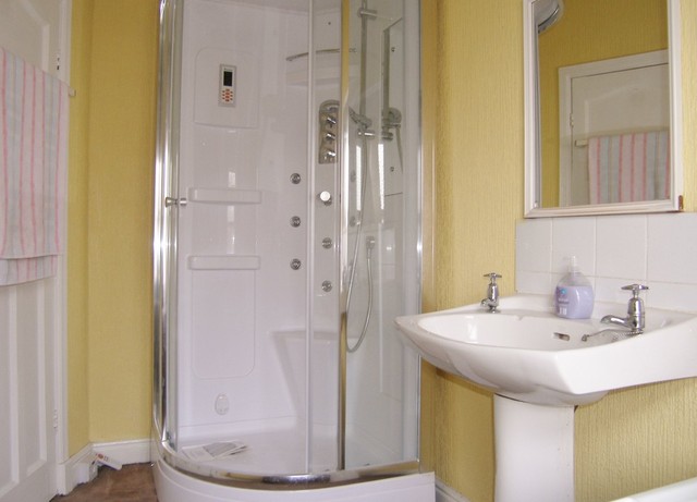  Image of 5 bedroom Semi-Detached house for sale in Otley Road Adel Leeds LS16 at Otley Road Far Headingley-West Park Border Leeds, LS16 5JY