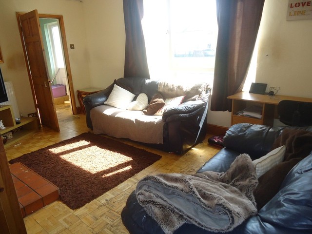  Image of 3 bedroom Terraced house for sale in Overton Crescent Havant PO9 at Overton Crescent Leigh Park Havant, PO9 4QH
