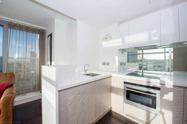  Image of 2 bedroom Flat to rent in Pan Peninsula Square London E14 at London, E14 9HP