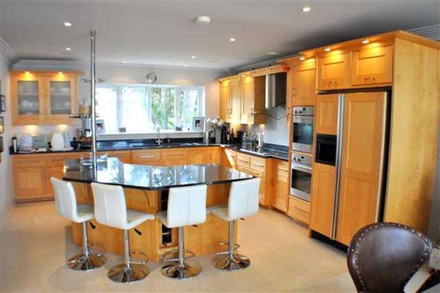 Image of 4 bedroom Detached house to rent in Panorama Road Sandbanks Poole BH13 at Sandbanks, BH13 7RD