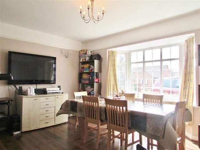  Image of 5 bedroom Detached house for sale in Park Close Didcot OX11 at Didcot, OX11 0AA