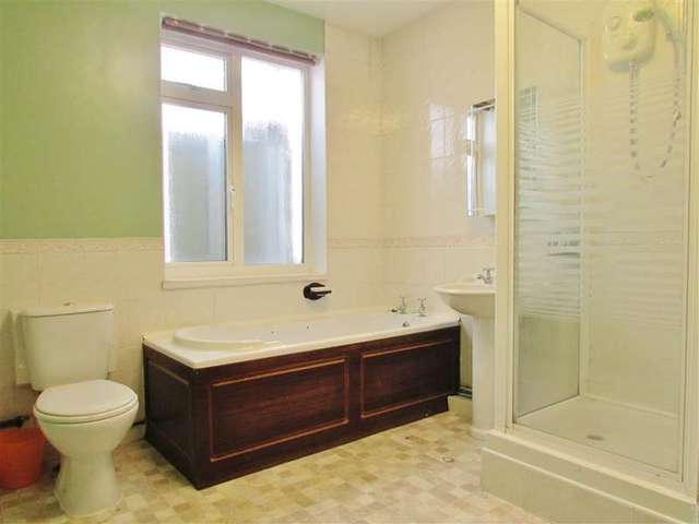  Image of 5 bedroom Detached house for sale in Park Close Didcot OX11 at Didcot, OX11 0AA