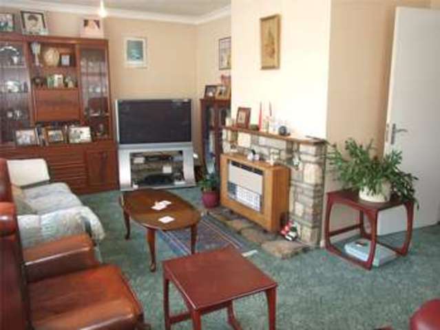  Image of 3 bedroom Detached house for sale in Park Crescent Tilehurst Reading RG30 at Reading Berkshire Tilehurst, RG30 2NL