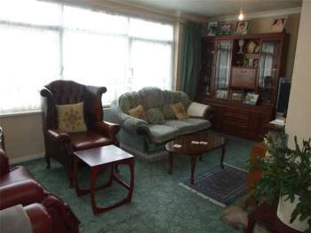  Image of 3 bedroom Detached house for sale in Park Crescent Tilehurst Reading RG30 at Reading Berkshire Tilehurst, RG30 2NL