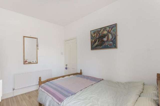  Image of 1 bedroom Flat for sale in Park Road Colliers Wood London SW19 at Park Road  London, SW19 2HT