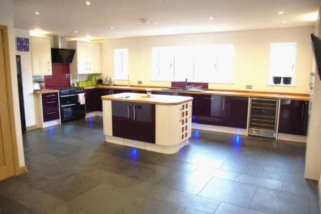  Image of 4 bedroom Detached house for sale in Parsonage Road Ramsgreave Blackburn BB1 at PARSONAGE ROAD WILPSHIRE BLACKBURN, BB1 9NP