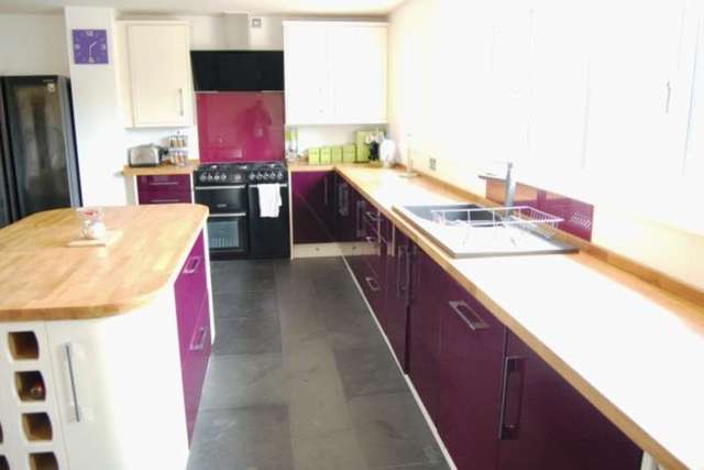  Image of 4 bedroom Detached house for sale in Parsonage Road Ramsgreave Blackburn BB1 at PARSONAGE ROAD WILPSHIRE BLACKBURN, BB1 9NP