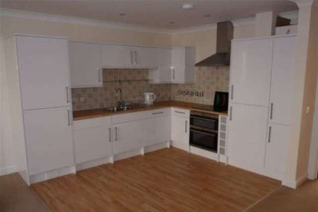  Image of 2 bedroom Flat to rent in Alexandra Road Penzance TR18 at Penzance, TR18 4FA