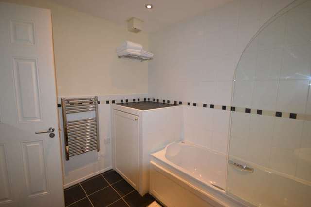  Image of 1 bedroom Apartment to rent in Pepper Street London E14 at Pepper Street Canary Wharf London, E14 9RB