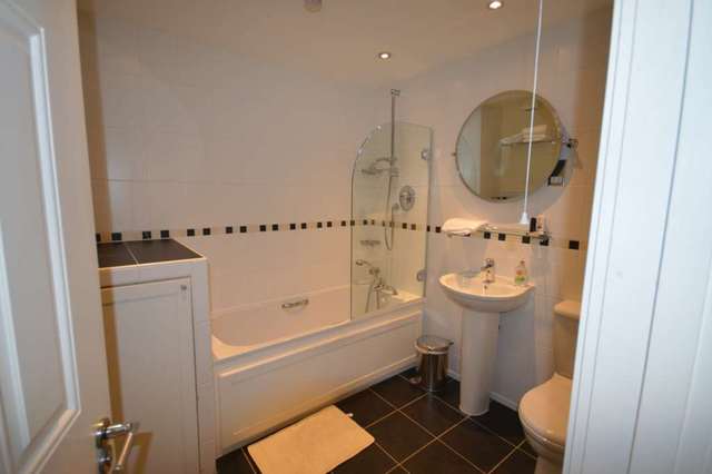  Image of 1 bedroom Apartment to rent in Pepper Street London E14 at Pepper Street Canary Wharf London, E14 9RB