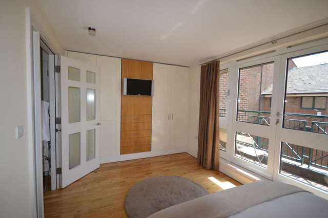  Image of 1 bedroom Apartment to rent in Pepper Street London E14 at Pepper Street Canary Wharf London, E14 9RB