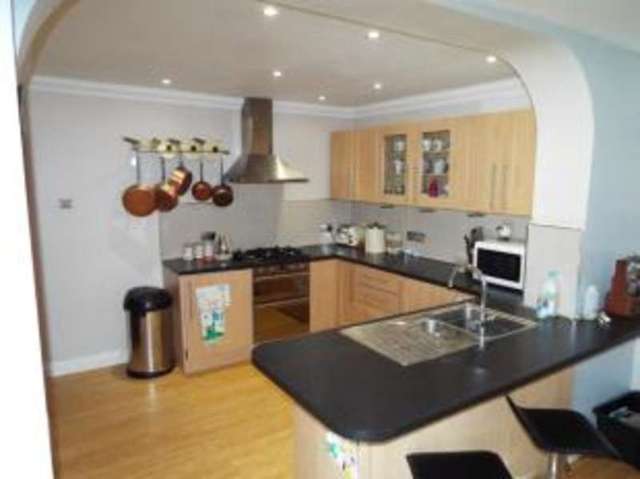  Image of 5 bedroom Bungalow for sale in Tilmore Gardens Petersfield GU32 at Petersfield Hampshire Sheet, GU32 2JA