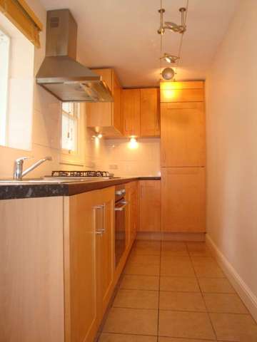  Image of 2 bedroom Flat to rent in Philbeach Gardens London SW5 at Philbeach Gardens Earls Court London, SW5 9EB