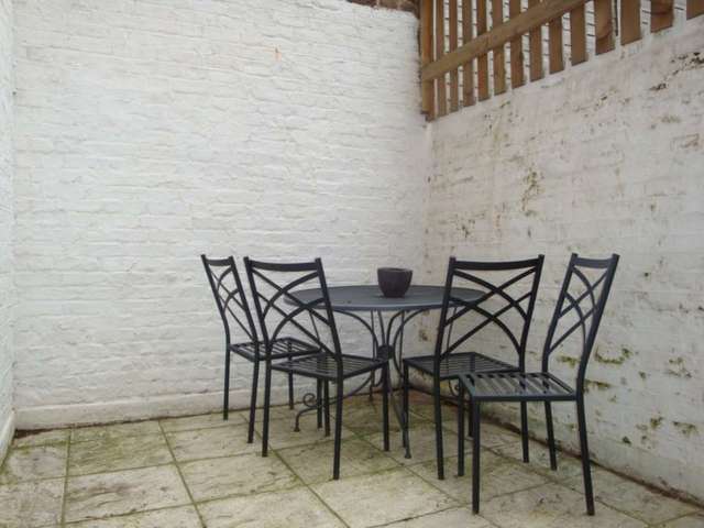  Image of 2 bedroom Flat to rent in Philbeach Gardens London SW5 at Philbeach Gardens Earls Court London, SW5 9EB